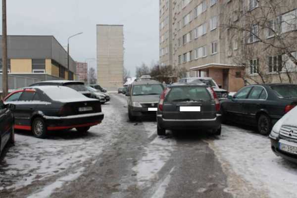 Заблокировали машину во дворе